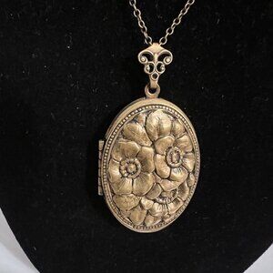 Vintage Pididdly Links Kingston NY Necklace and Locket Pendant Gold Tone